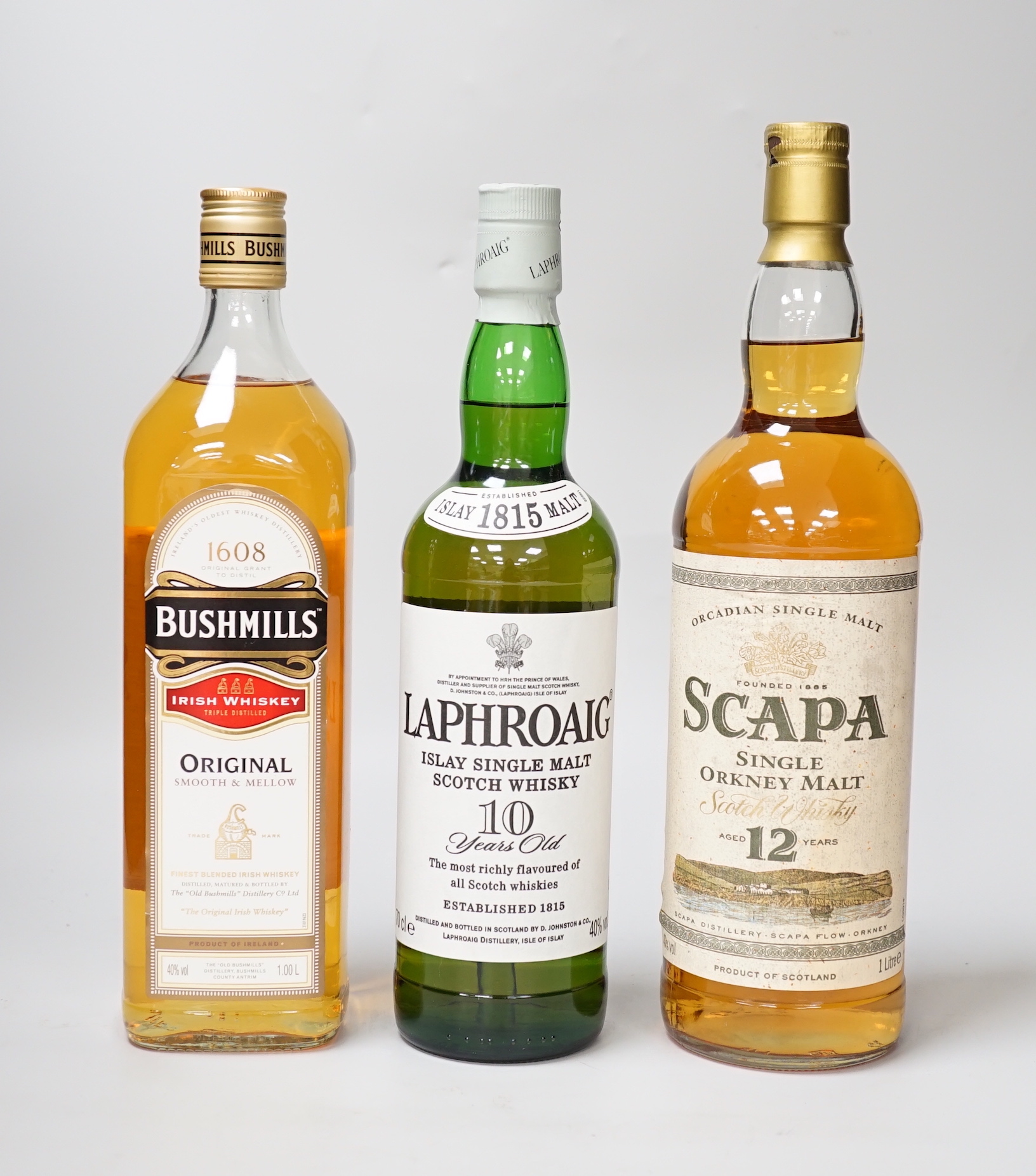 Seventeen bottles of mixed Irish and Scotch whiskies including Laphroaig, Bushmills, Glenfiddich etc.
